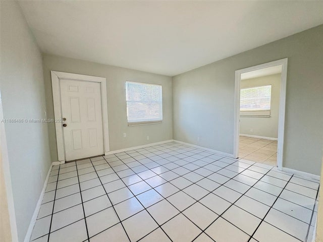 4 of 17 - 1051 Nw 26th Ave, Fort Lauderdale, FL