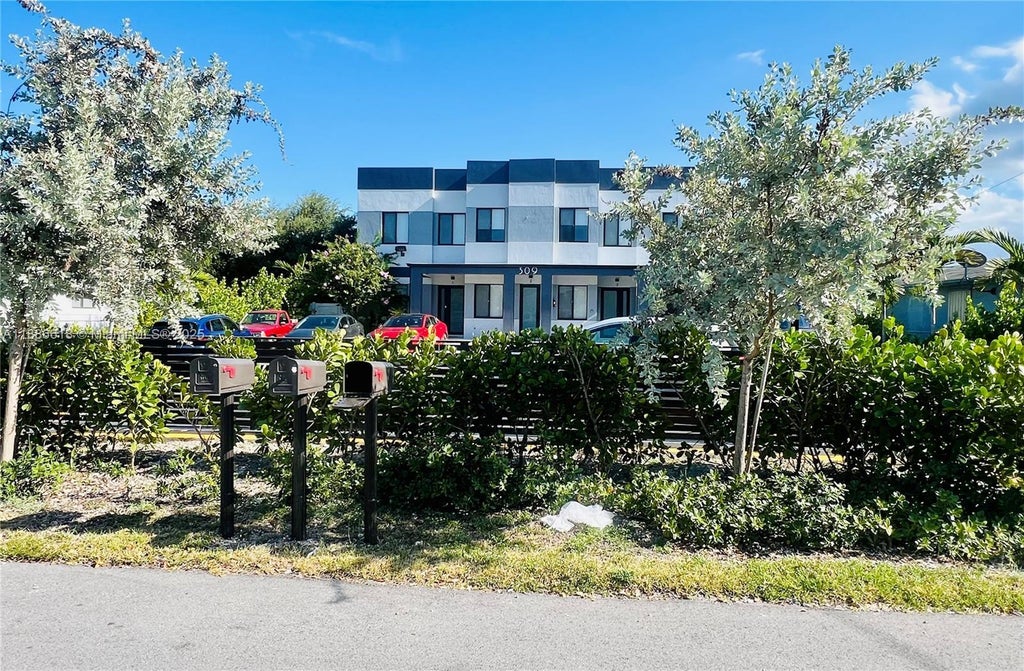 309 Nw 7th Ct 3, Hallandale Beach
