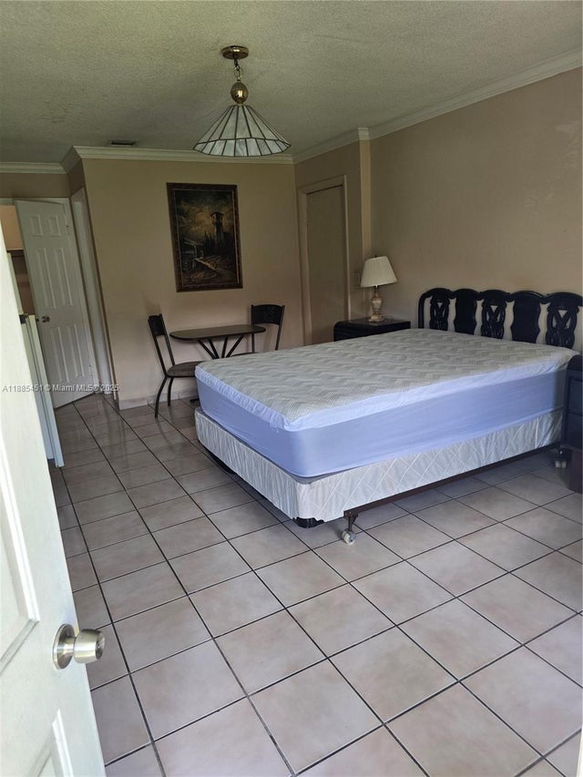 2 of 6 - 1113 Ne 2nd St 1-2, Hallandale Beach, FL