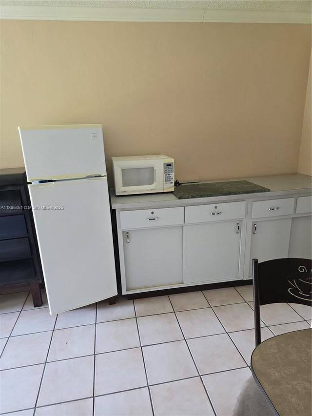 4 of 6 - 1113 Ne 2nd St 1-2, Hallandale Beach, FL