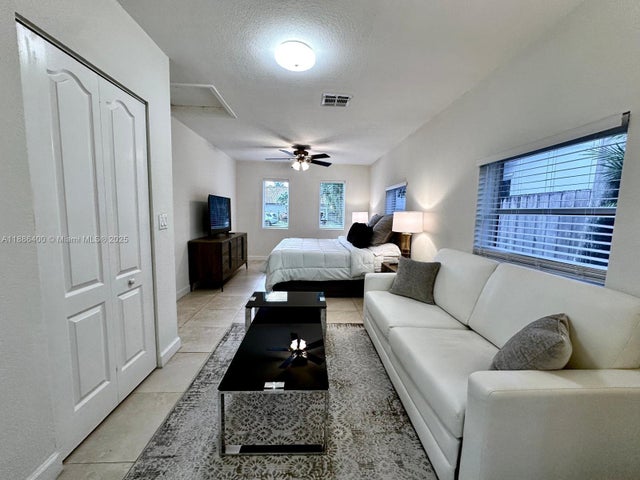 4 of 12 - 1419 Washington St, Hollywood, FL