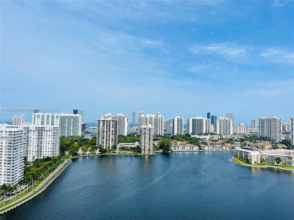 2750 Ne 183rd St 2610, Aventura