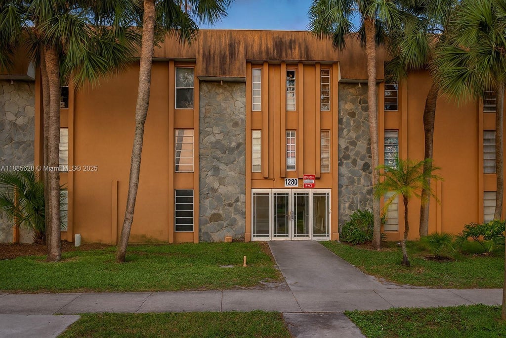 1280 W 54th St 209b, Hialeah