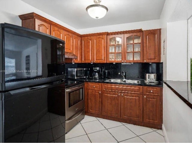 5 of 14 - 330 N 68th Ave, Hollywood, FL