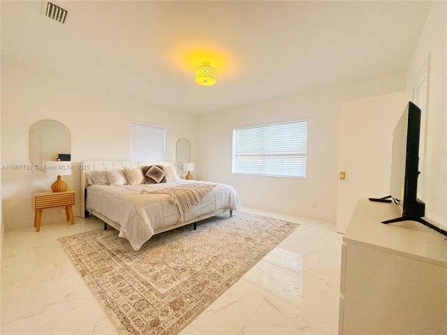 3 of 77 - 1625 Hollywood Blvd, Hollywood, FL