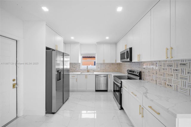 4 of 77 - 1625 Hollywood Blvd, Hollywood, FL