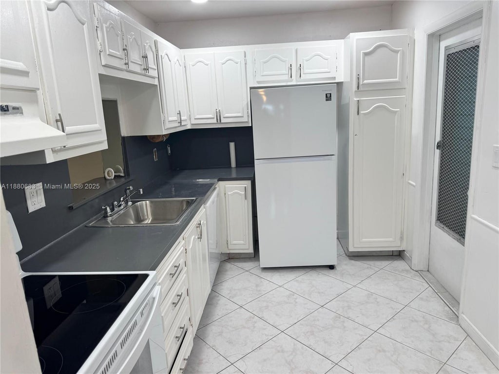 4141 Nw 44th Ave 117, Lauderdale Lakes
