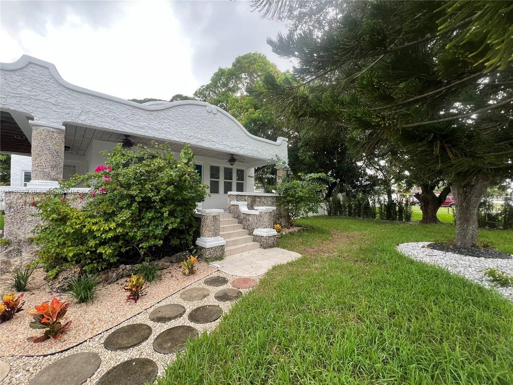 130 Sw 1st Ave 130, Hallandale Beach