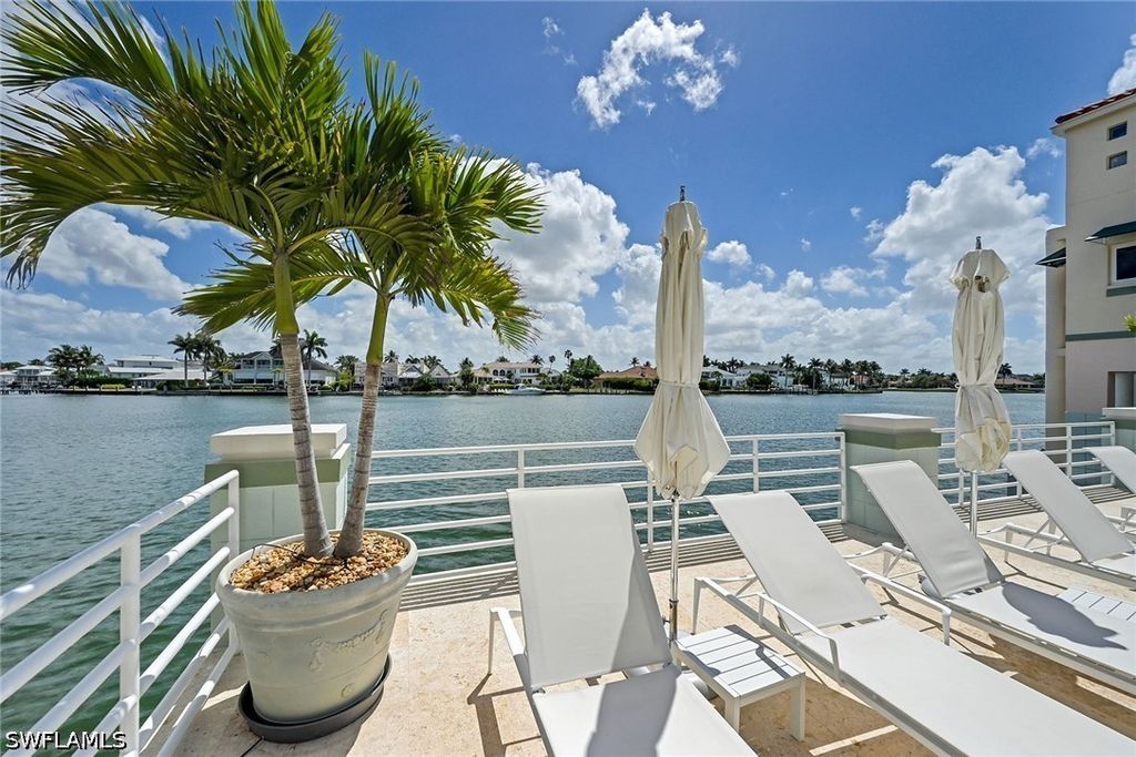 4560 Gulf Shore Blvd N 3-213, Naples