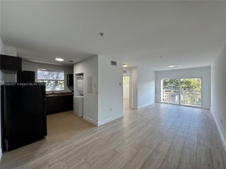 Photo of Listing #A11880007