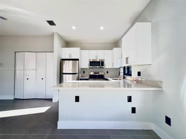 5 of 23 - 1005 Sw 25th Ave, Fort Lauderdale, FL