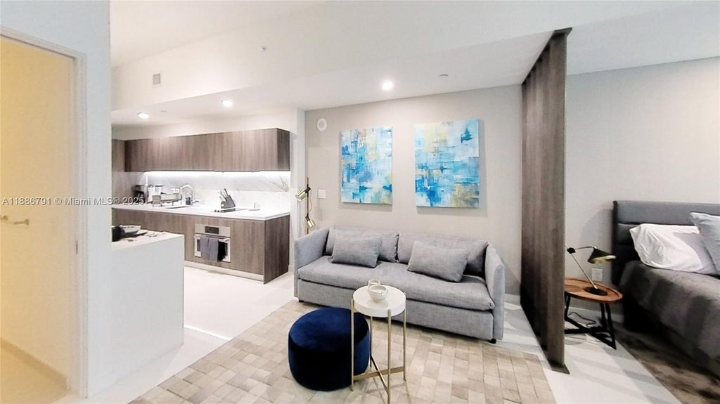 851 Ne 1st Ave 301, Miami