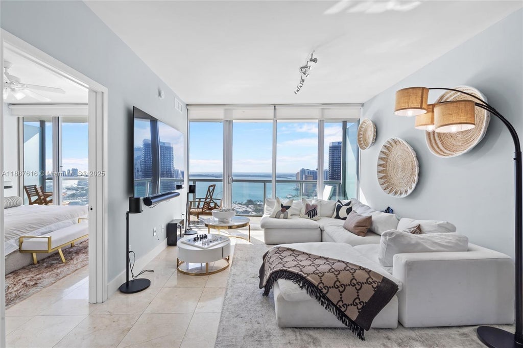 888 Biscayne Blvd 4203, Miami