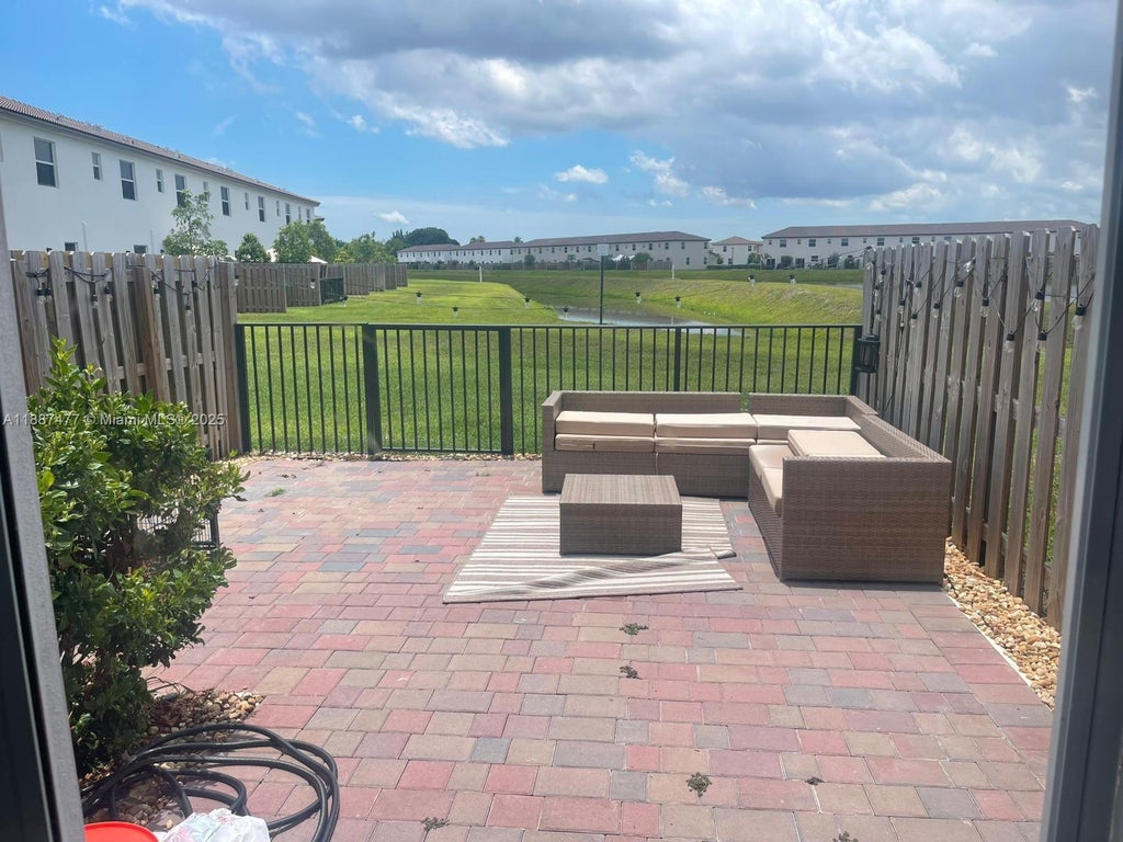 2328 Nw 125th St 2328, Miami