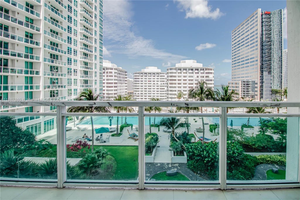951 Brickell Ave 1402, Miami