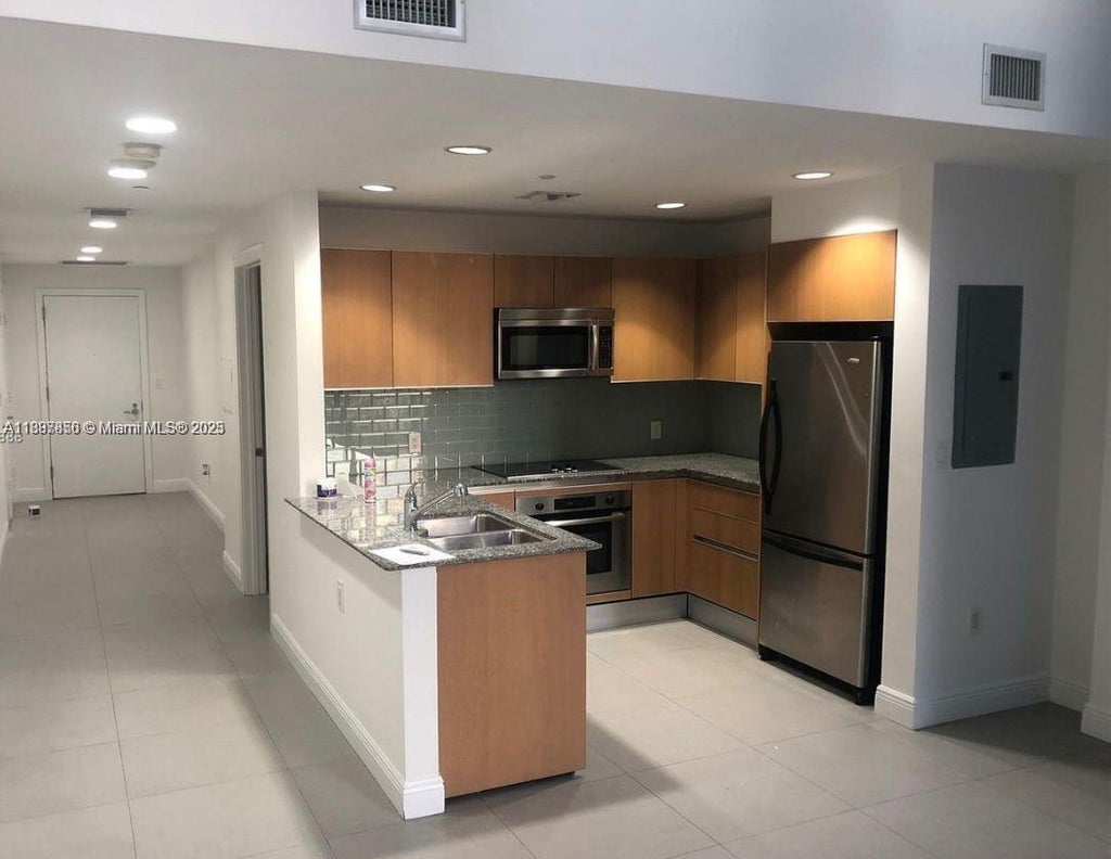 1050 Brickell Ave 1618, Miami