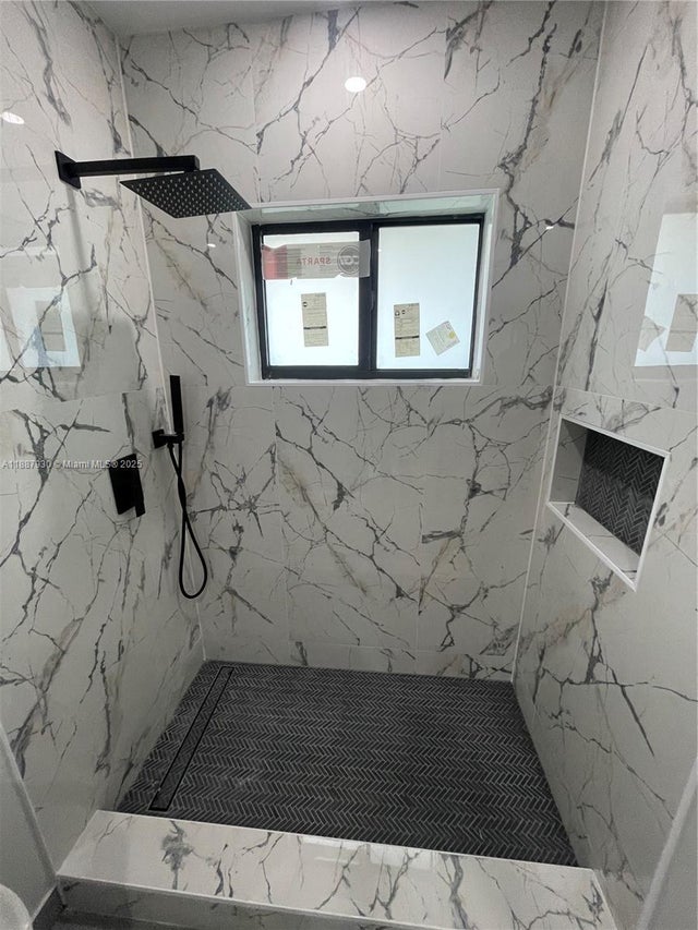 3 of 6 - 1050 Ne 9th Ave 2, Fort Lauderdale, FL