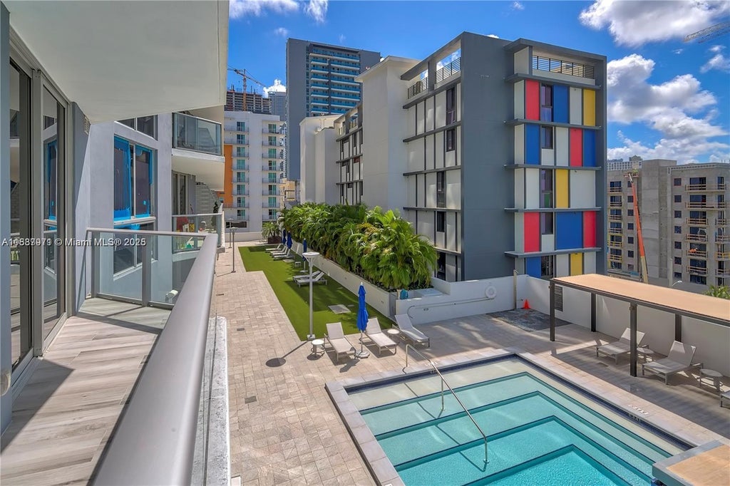 1010 Sw 2nd Ave 609, Miami