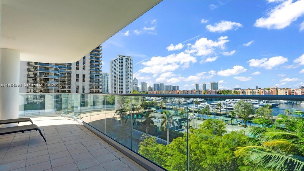 19707 Turnberry Way 7d, Aventura