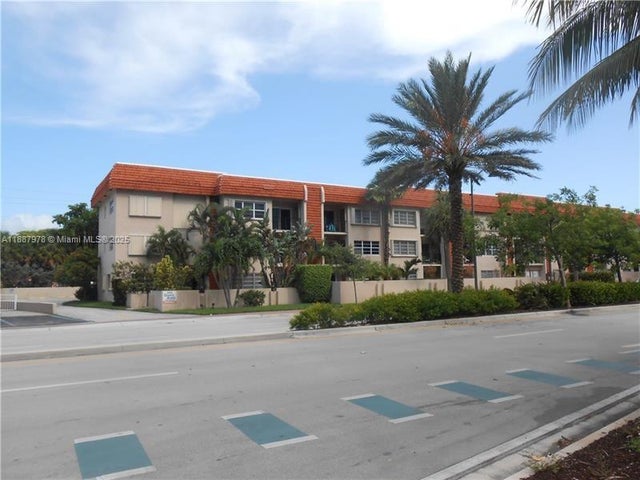 2 of 4 - 4143 N Ocean Blvd 303, Fort Lauderdale, FL