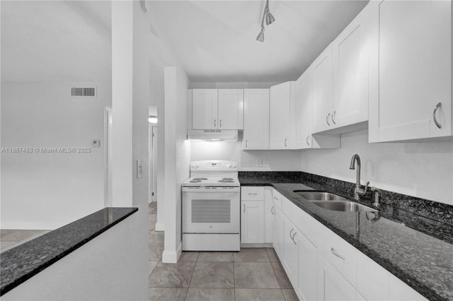 5 of 25 - 5050 Bayview Dr 21, Fort Lauderdale, FL