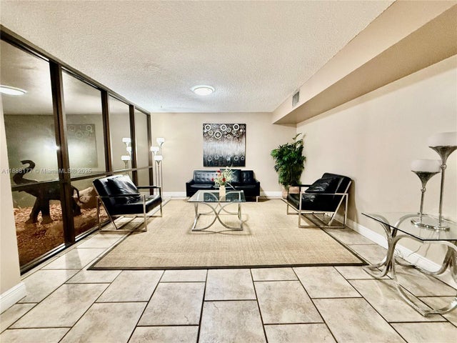 1 of 21 - 2761 S Taft St 201, Hollywood, FL