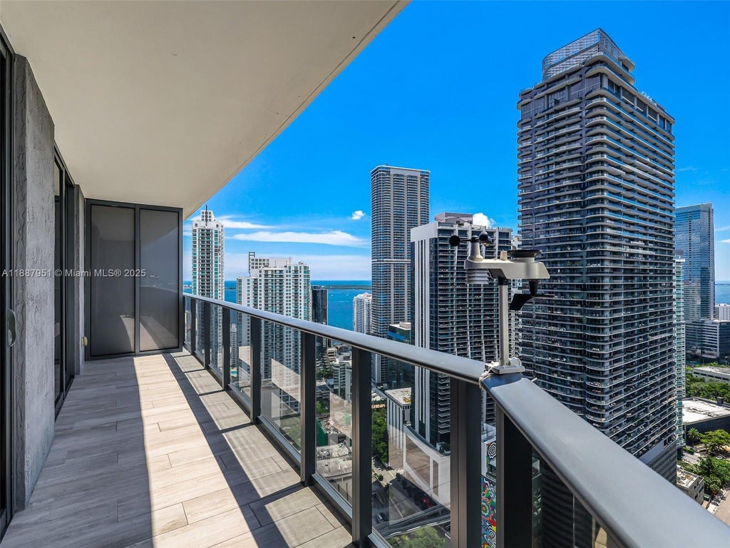 45 Sw 9th St 3905, Miami