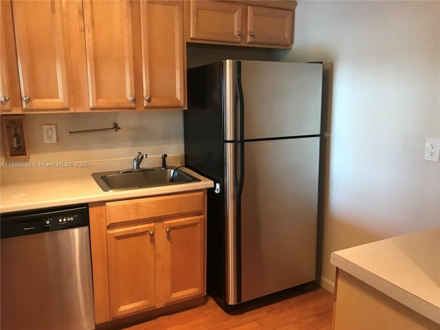 2 of 27 - 1000 Parkview Dr 627, Hallandale Beach, FL