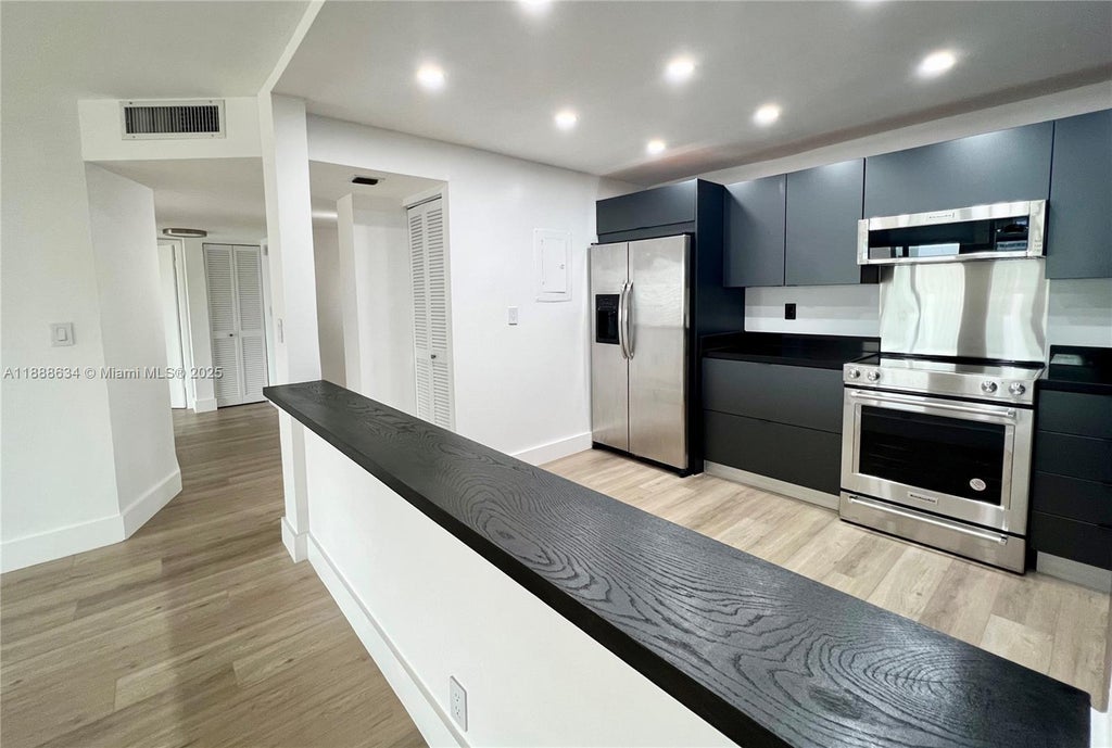 1901 Brickell Ave B1613, Miami