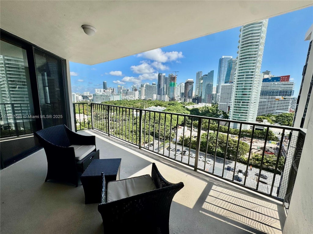 1901 Brickell Ave B1713, Miami