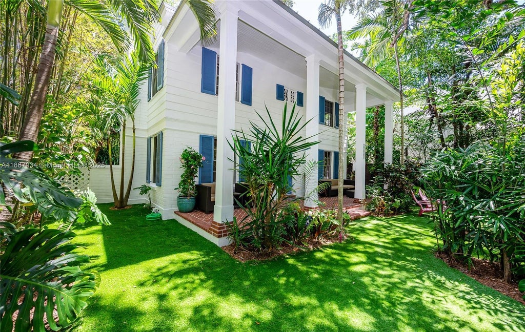 3569 Avocado Ave, Coconut Grove