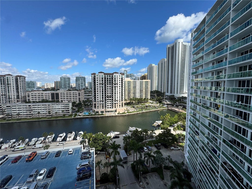100 Bayview Dr 1530, Sunny Isles Beach