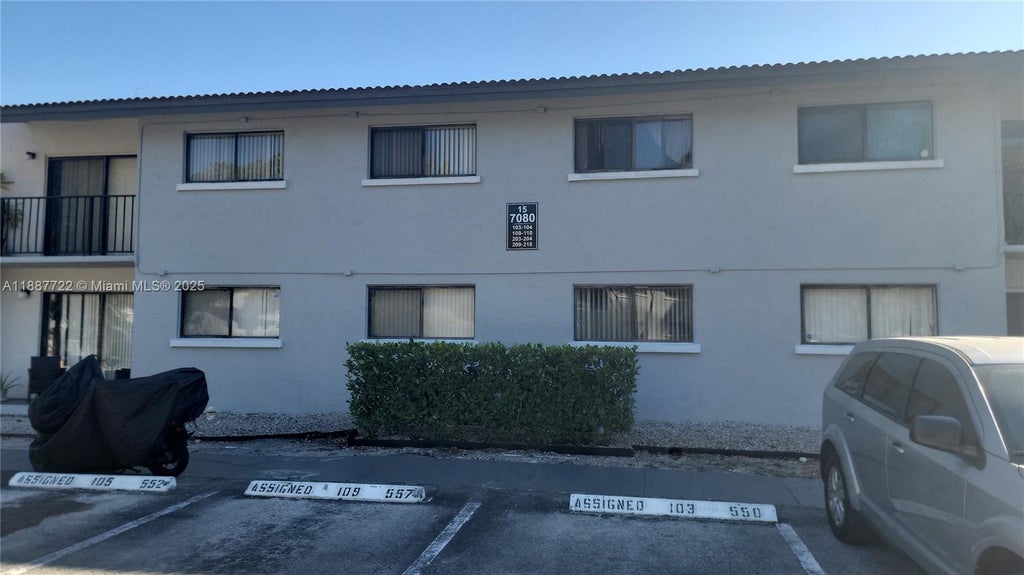 7080 Nw 179th St 103, Miami Lakes