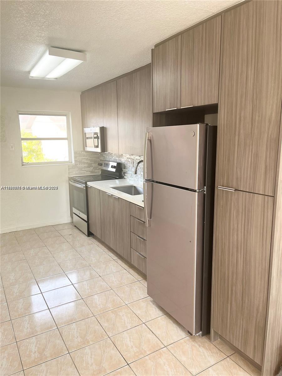605 W 68th St 23, Hialeah