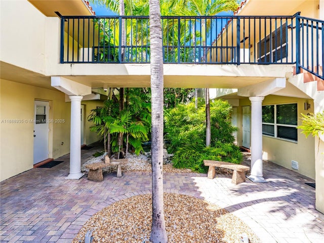 1 of 33 - 2025 Miami Rd 7, Fort Lauderdale, FL