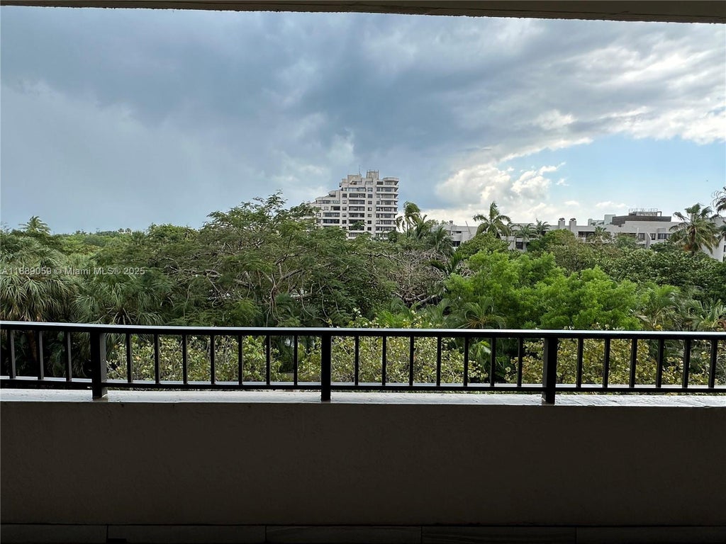 201 Crandon Blvd 302, Key Biscayne