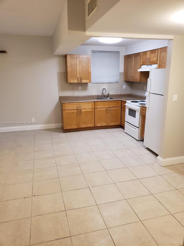 2 of 19 - 640 Sw 9th Court 01, Pompano Beach, FL