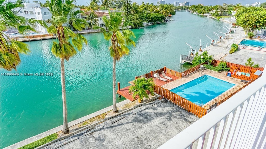 80 S Shore Dr 405, Miami Beach