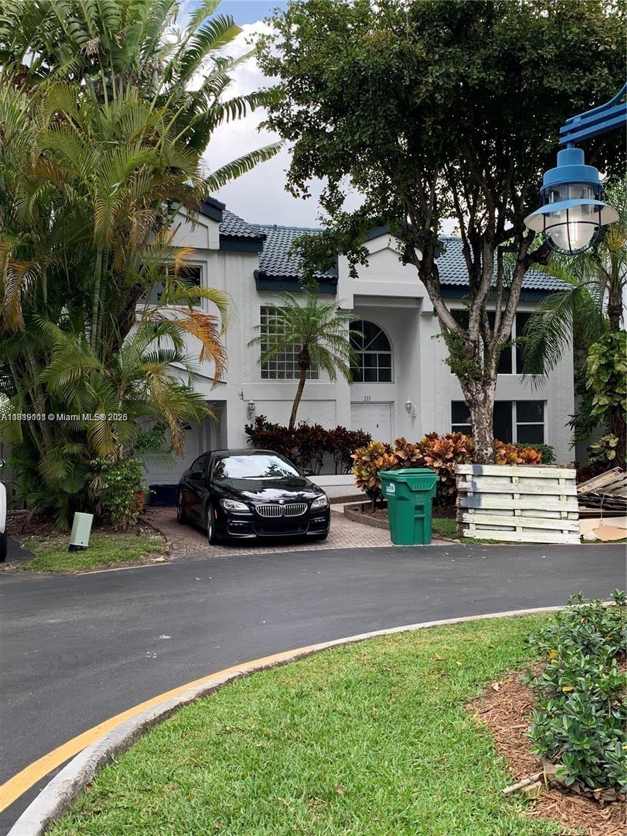 233 Ne 212th Ter, Miami