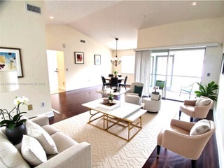 Photo of Listing #A11889430