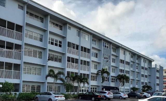 3 of 18 - 329 Se 3rd St 305s, Hallandale Beach, FL