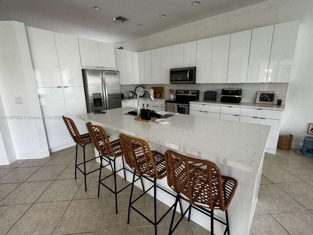 4337 Laurel Pl, Weston