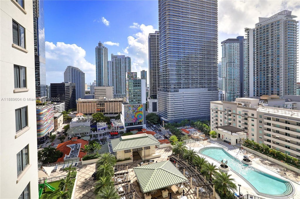 999 Sw 1st Ave 2011, Miami