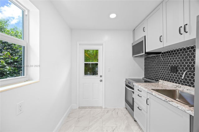 5 of 22 - 411 Se 3rd Ave 1-5, Hallandale Beach, FL