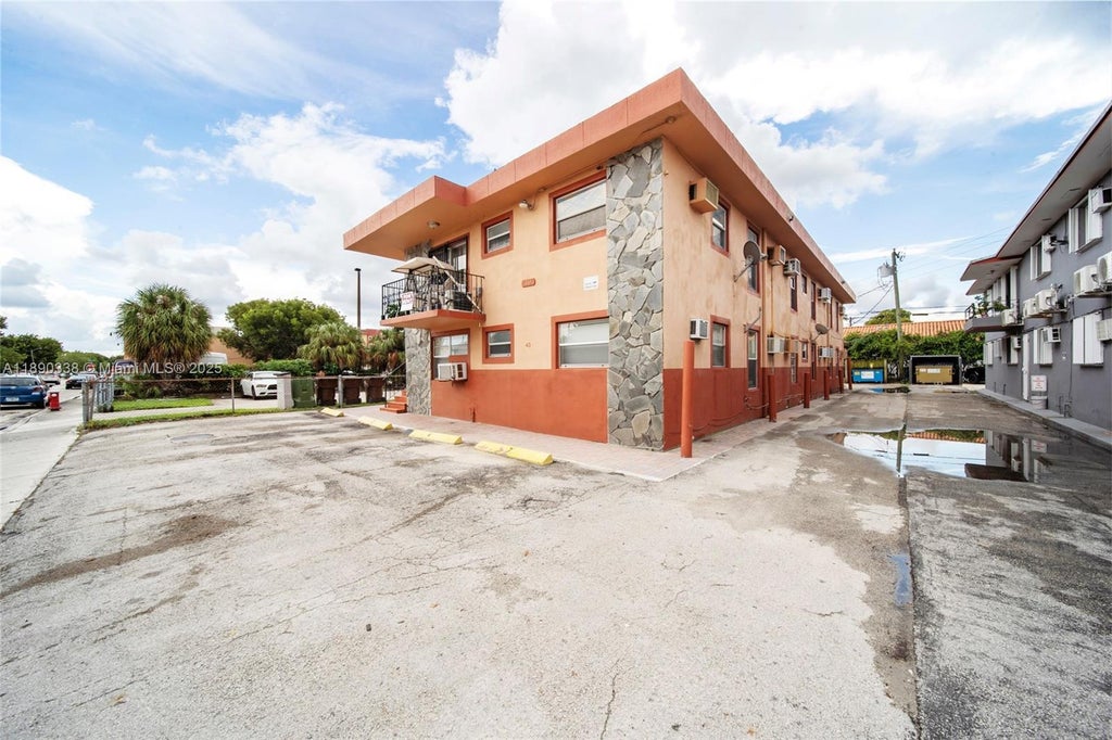 40 W 4th St 2, Hialeah