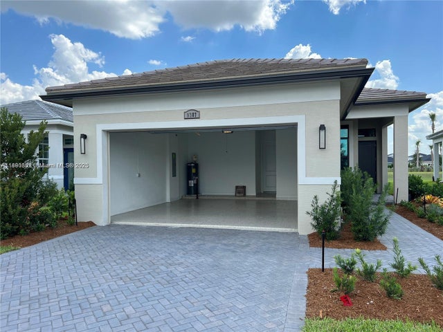 Photo of Listing #A11890382