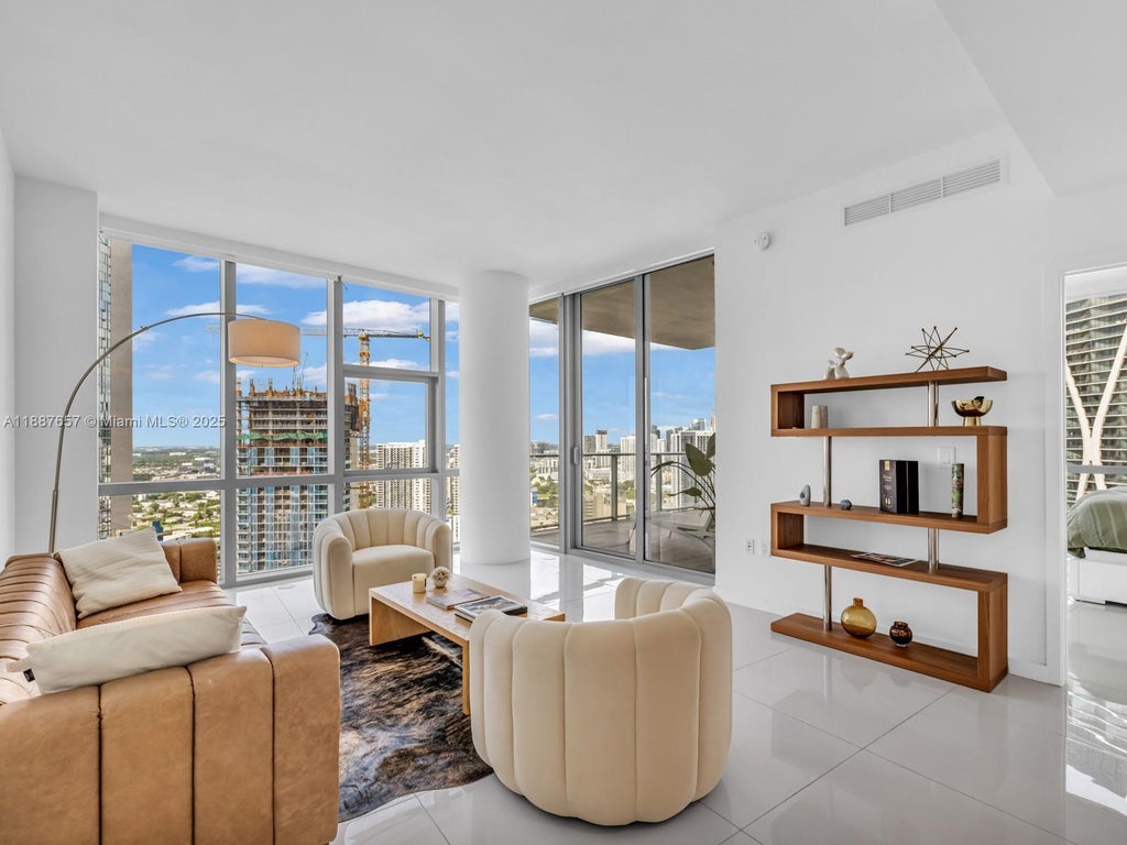 851 Ne 1st Ave 3201, Miami