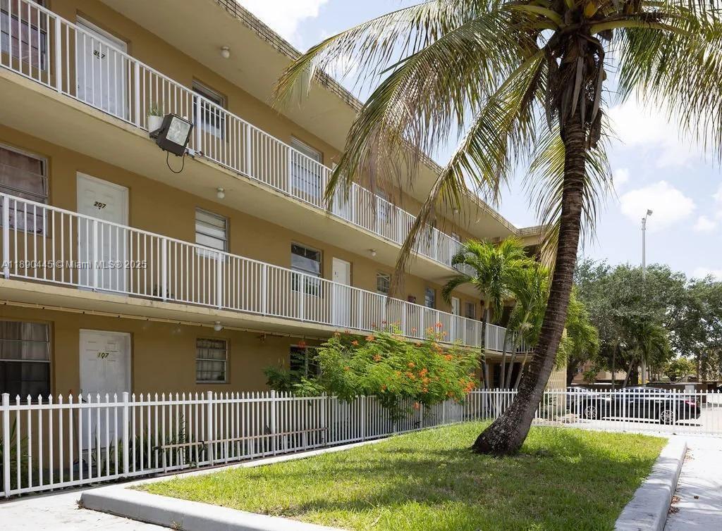 955 W 74 Street 101, Hialeah