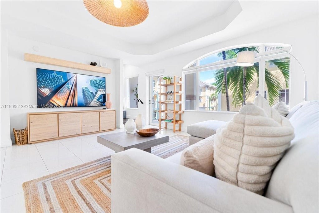 2802 Ne 184th Ter 2802, Aventura