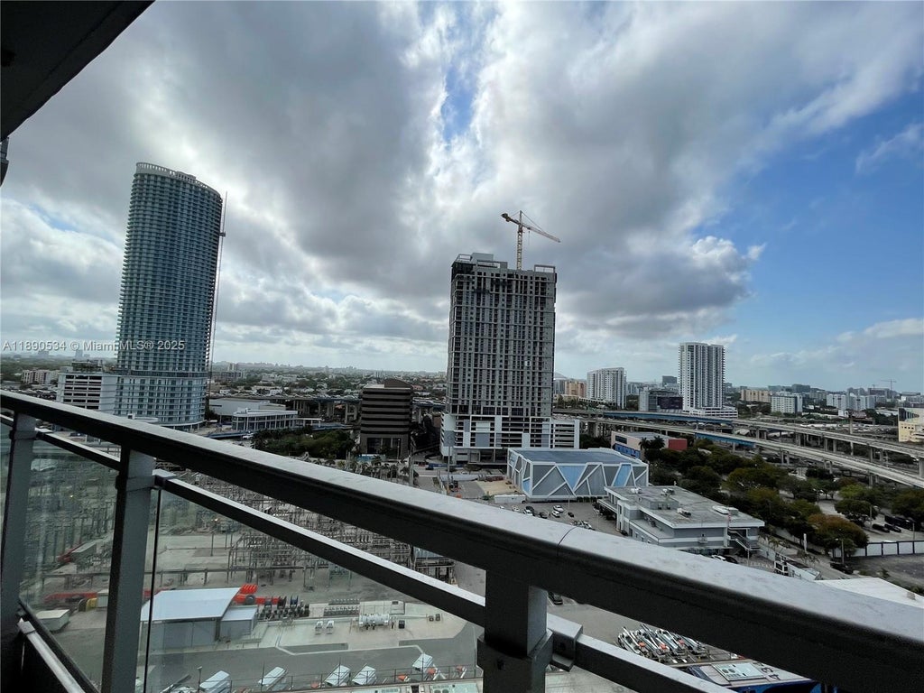 90 Sw 3rd St 1809, Miami